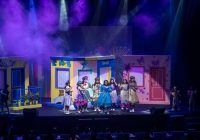 مسرح “الشارقة الدولي للكتاب” يُشعل أحلام الصغار في “الخشيشة” مسرح “الشارقة الدولي للكتاب” يُشعل أحلام الصغار في “الخشيشة”