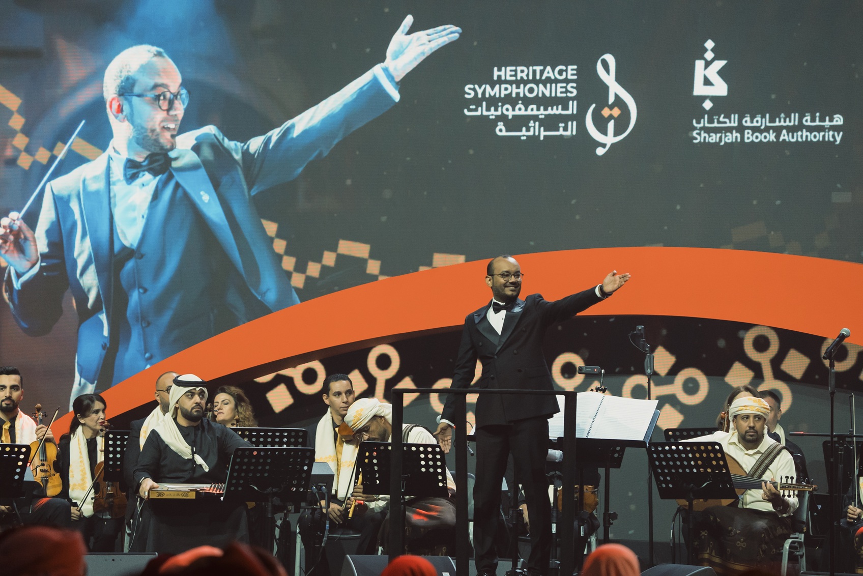 المايسترو اليمني “محمد القحّوم” يأخذ الجمهور على جناح 22 أغنية لليمن السعيد المايسترو اليمني “محمد القحّوم” يأخذ الجمهور على جناح 22 أغنية لليمن السعيد