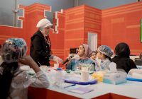 الصغار يصنعون “البودينغ الياباني” في “الشارقة الدولي للكتاب الصغار يصنعون “البودينغ الياباني” في “الشارقة الدولي للكتاب