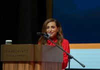 بدور القاسمي تدعو الناشرين إلى ترسيخ ثقافة القراءة في عصر الذكاء الاصطناعي بدور القاسمي تدعو الناشرين إلى ترسيخ ثقافة القراءة في عصر الذكاء الاصطناعي